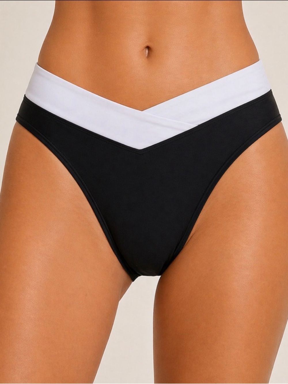 Cupshe Bikini Bottoms Womens L Black White High Cut V Waist NWT Swim NEW Beach - Picture 2 of 7